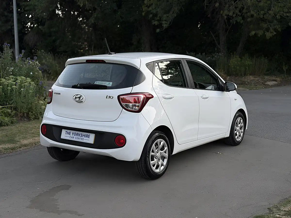 Used 2017 Hyundai i10 Se White - Interior and Exterior details 6
