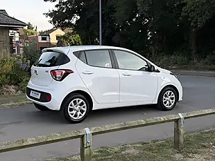 Used 2017 Hyundai i10 Se White - Interior and Exterior details 7