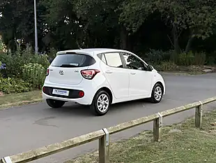 Used 2017 Hyundai i10 Se White - Interior and Exterior details 8