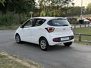 Used 2017 Hyundai i10 Se White - Interior and Exterior details 9