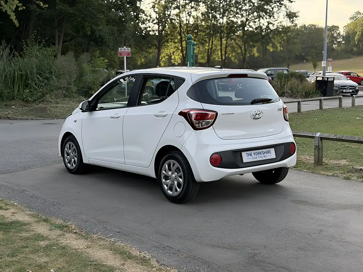 Used 2017 Hyundai i10 Se White - Interior and Exterior details 9