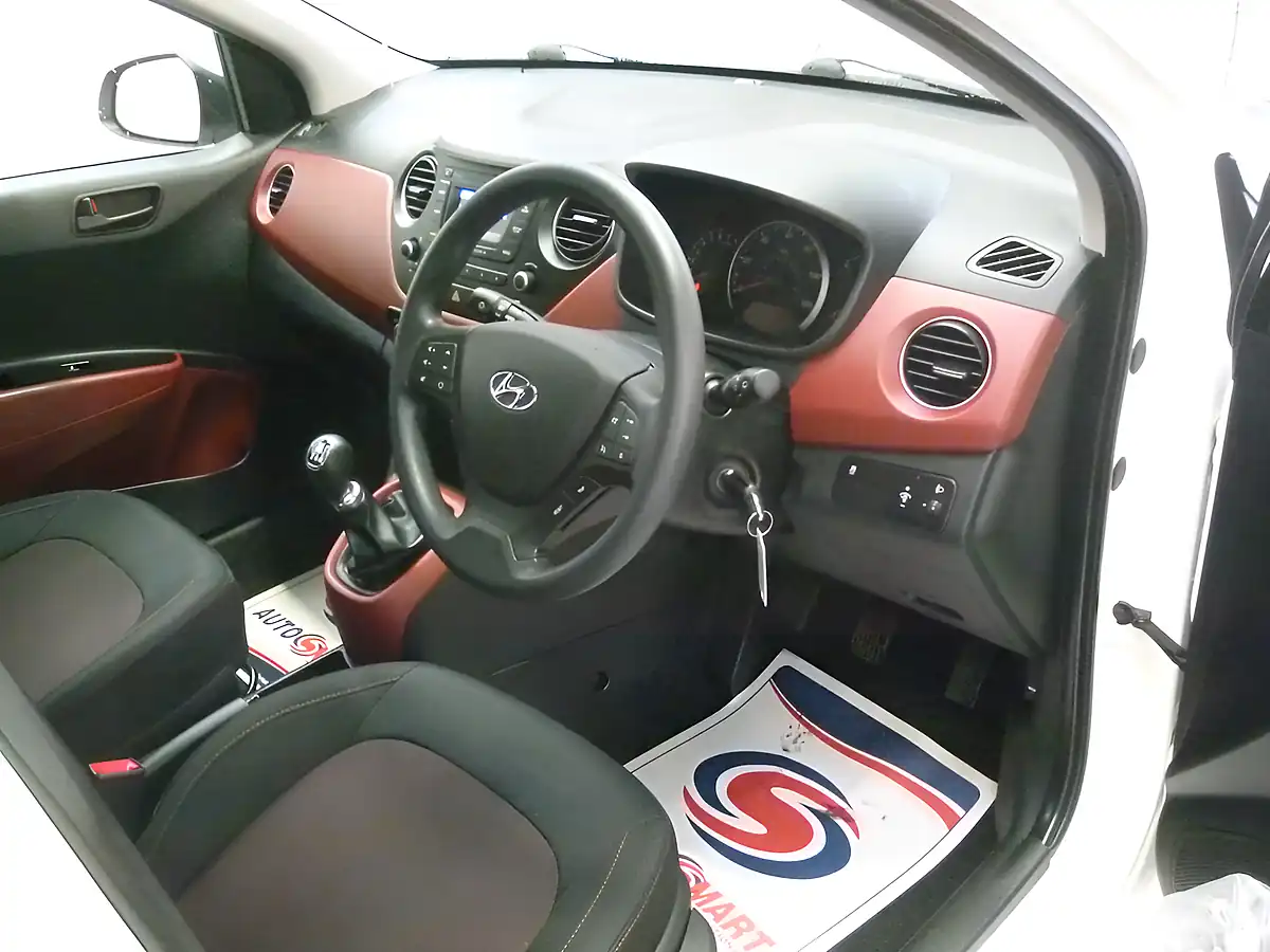 Used 2017 Hyundai i10 Se White - Interior and Exterior details 13