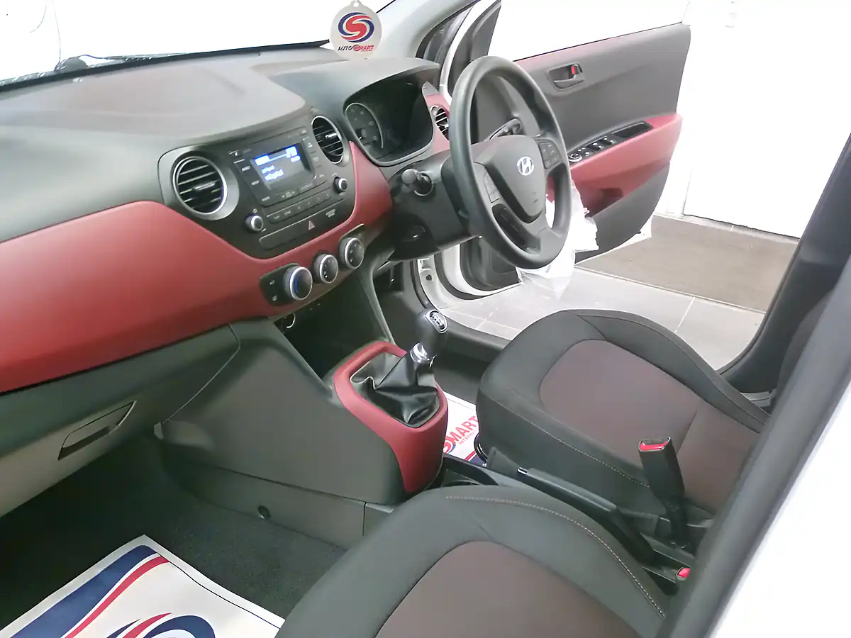 Used 2017 Hyundai i10 Se White - Interior and Exterior details 14