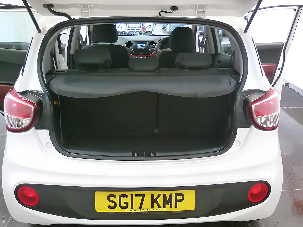 Used 2017 Hyundai i10 Se White - Interior and Exterior details 17