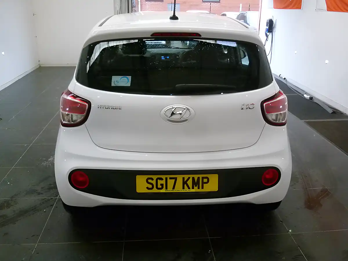 Used 2017 Hyundai i10 Se White - Interior and Exterior details 8