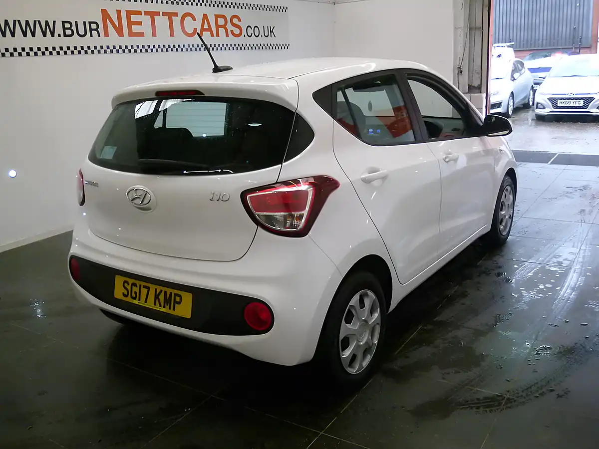 Used 2017 Hyundai i10 Se White - Interior and Exterior details 9