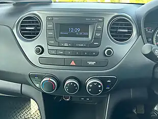 Used 2017 Hyundai i10 Se White - Interior and Exterior details 13
