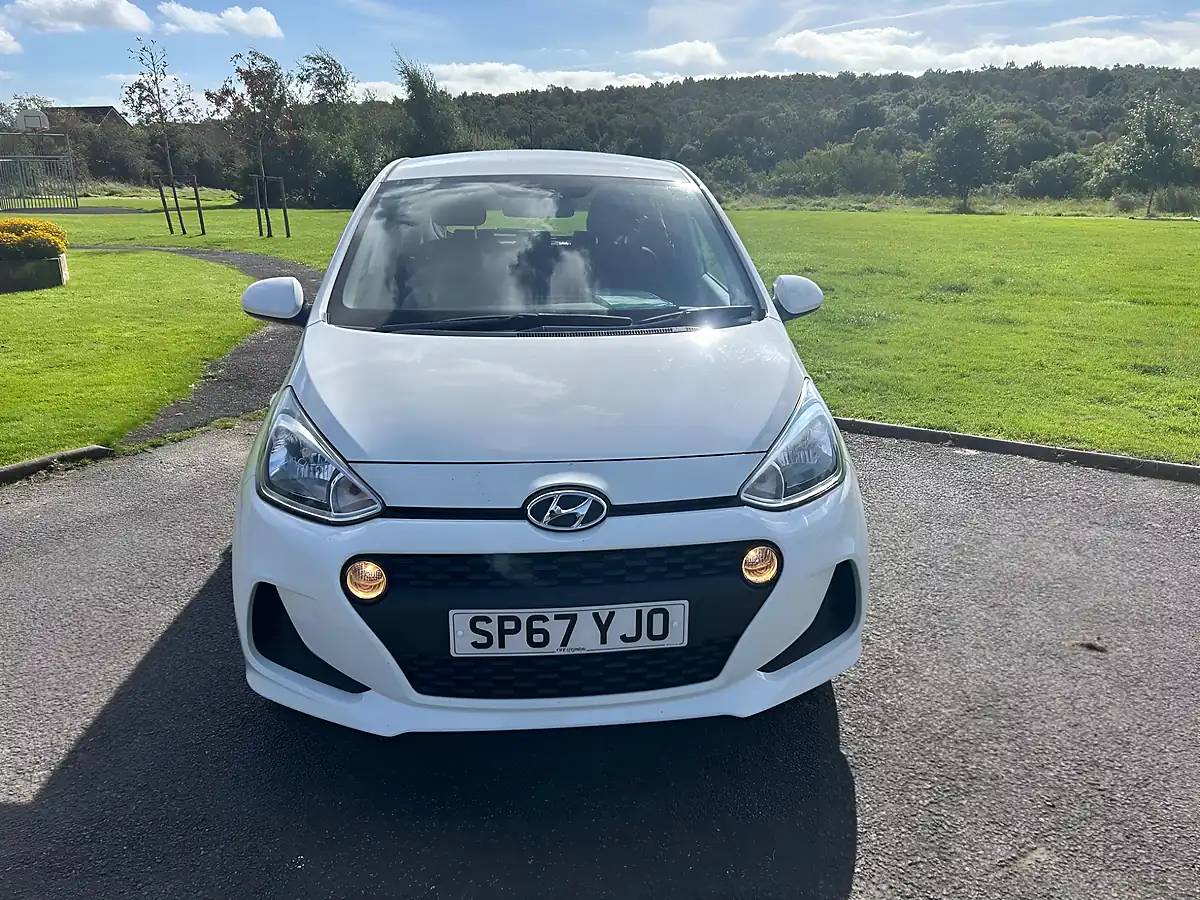 Used 2017 Hyundai i10 Se White - Interior and Exterior details 2