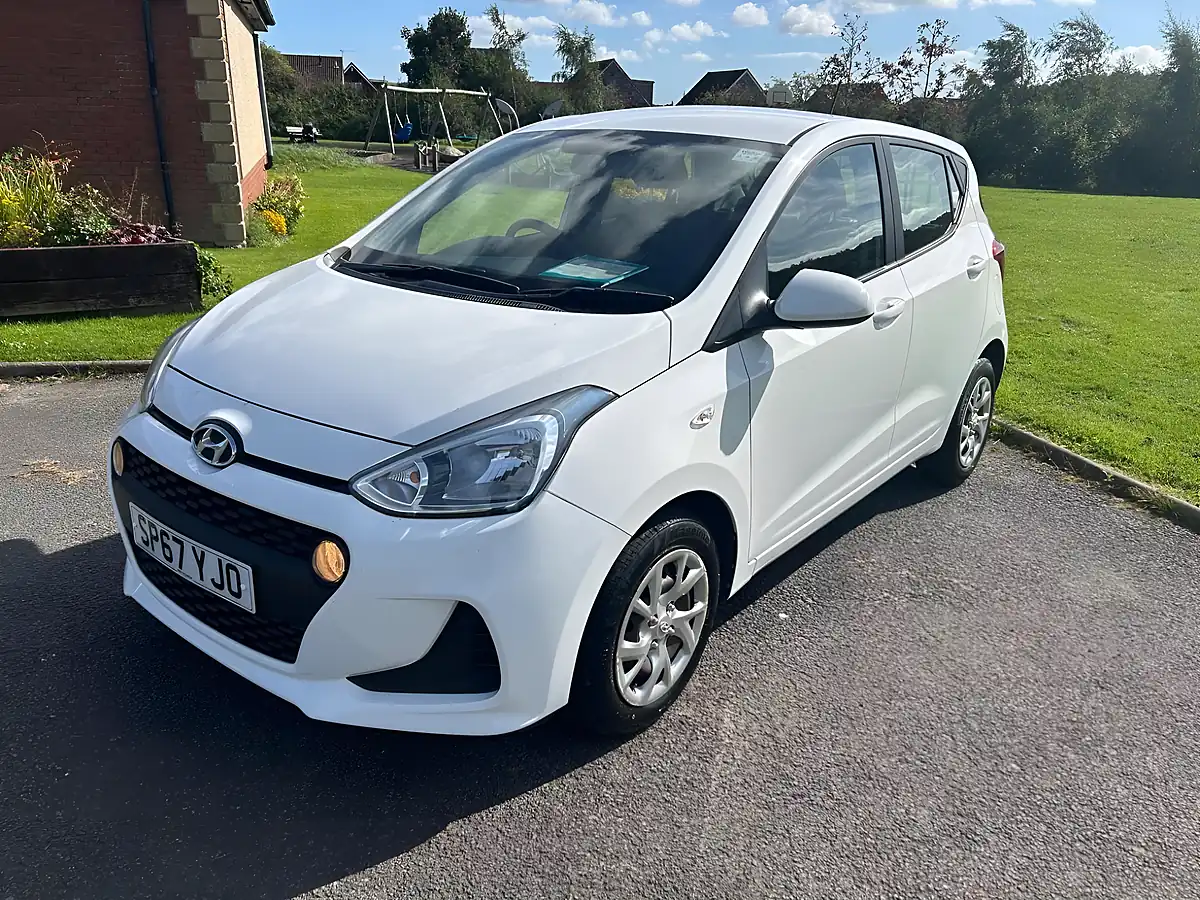 Used 2017 Hyundai i10 Se White - Interior and Exterior details 3