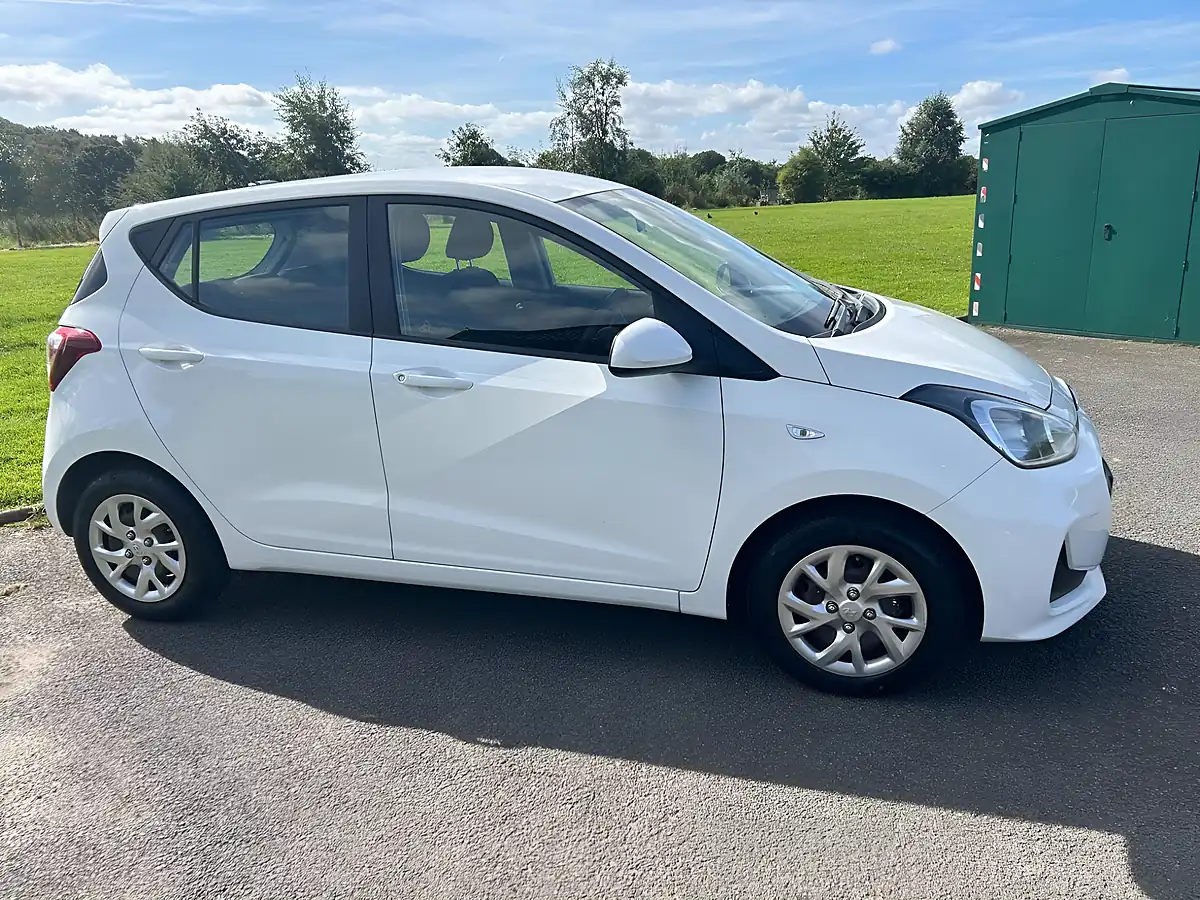 Used 2017 Hyundai i10 Se White - Interior and Exterior details 4