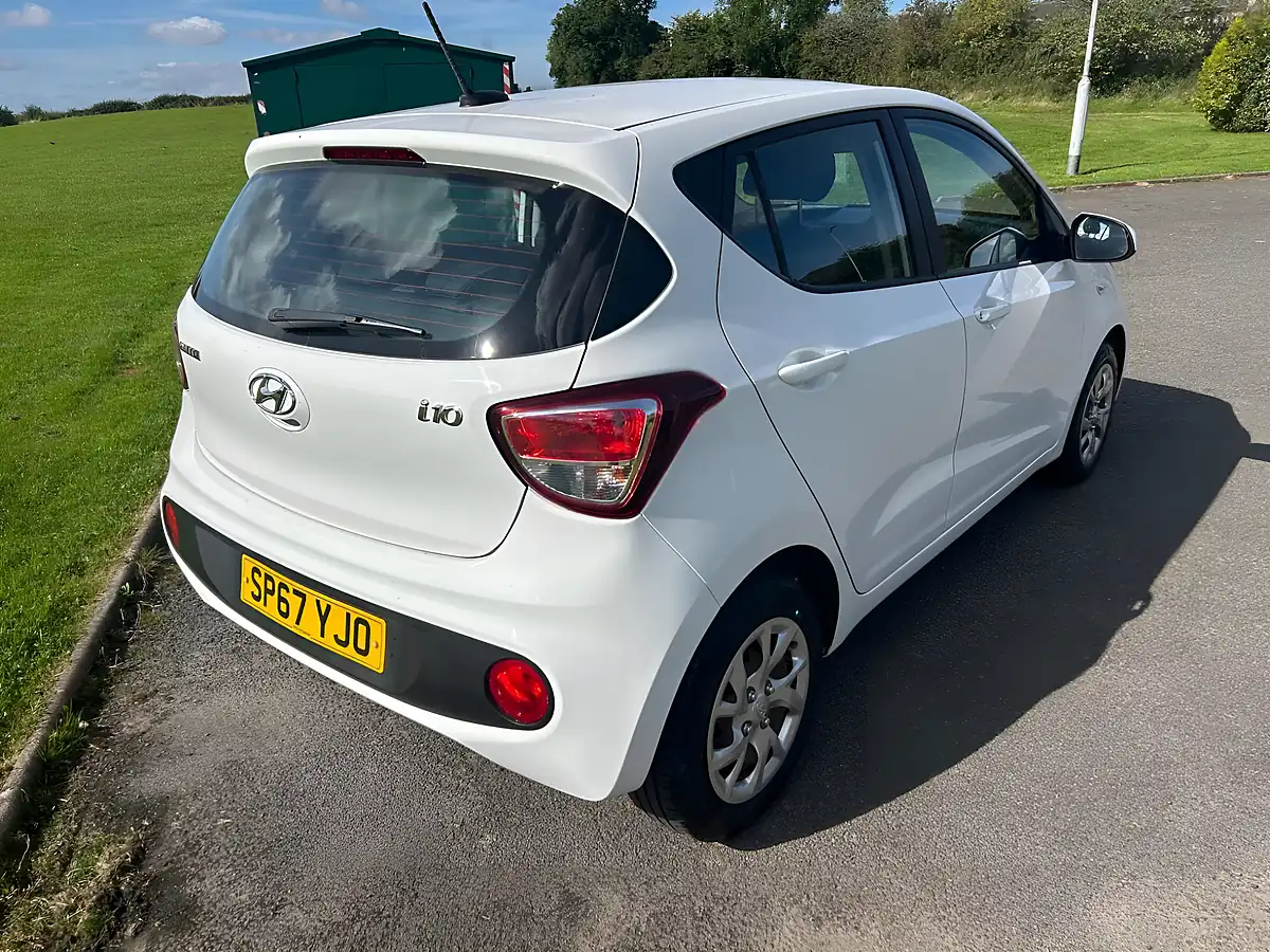 Used 2017 Hyundai i10 Se White - Interior and Exterior details 6