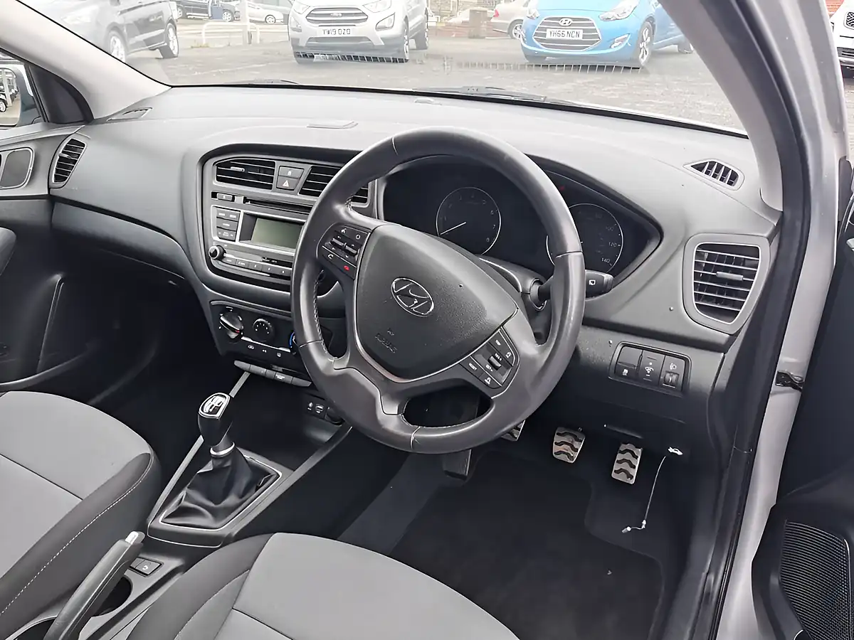 Used 2017 Hyundai I20 Active Silver - Interior and Exterior details 7