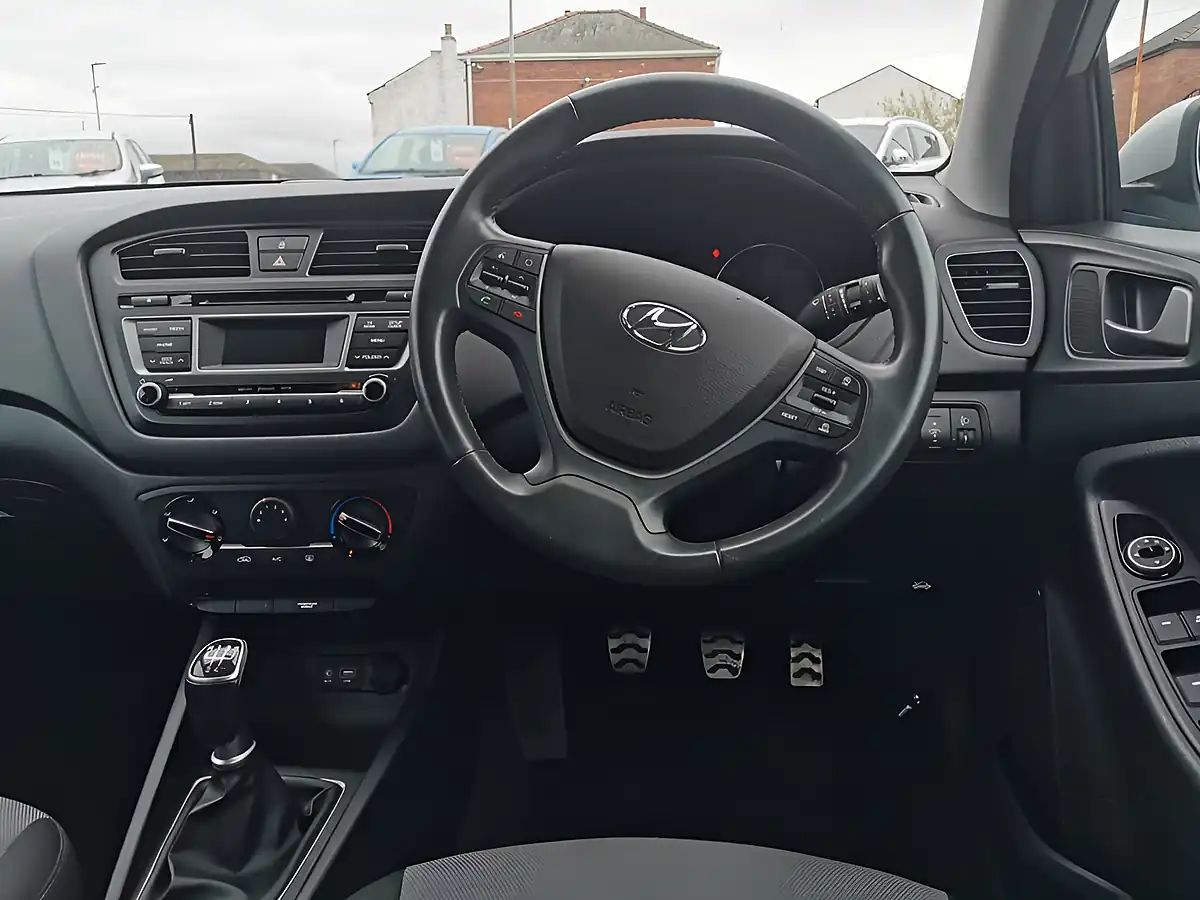 Used 2017 Hyundai I20 Active Silver - Interior and Exterior details 8