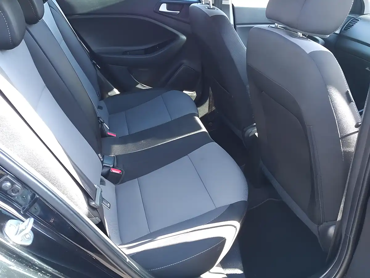 Used 2017 Hyundai i20 Se Black - Interior and Exterior details 11