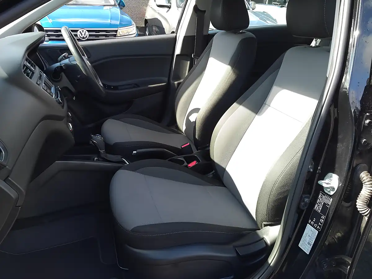 Used 2017 Hyundai i20 Se Black - Interior and Exterior details 14