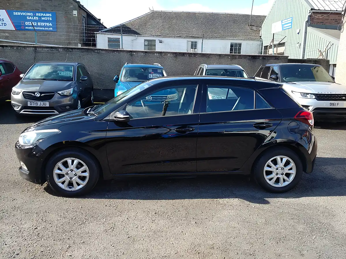 Used 2017 Hyundai i20 Se Black - Interior and Exterior details 3