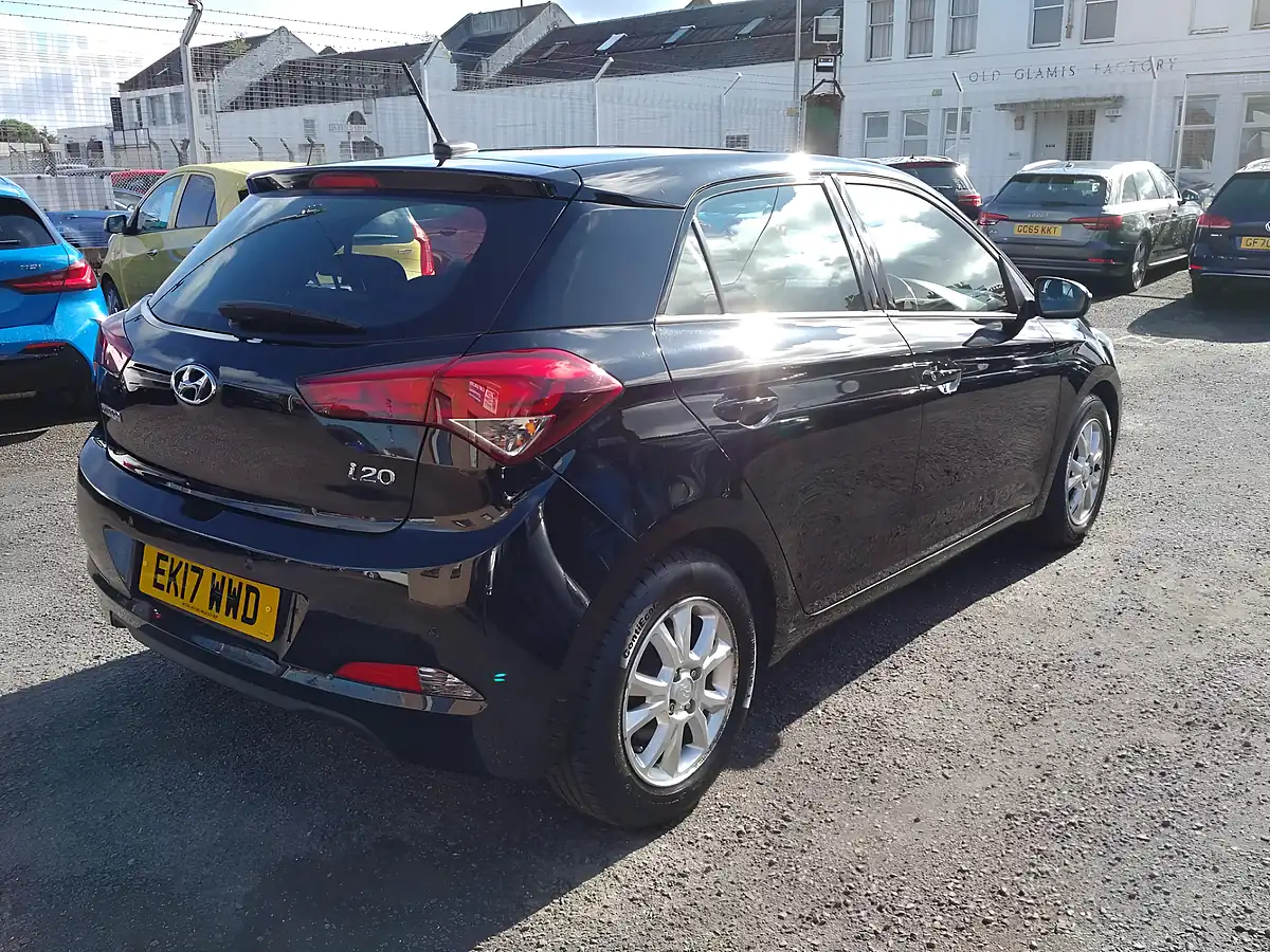 Used 2017 Hyundai i20 Se Black - Interior and Exterior details 6