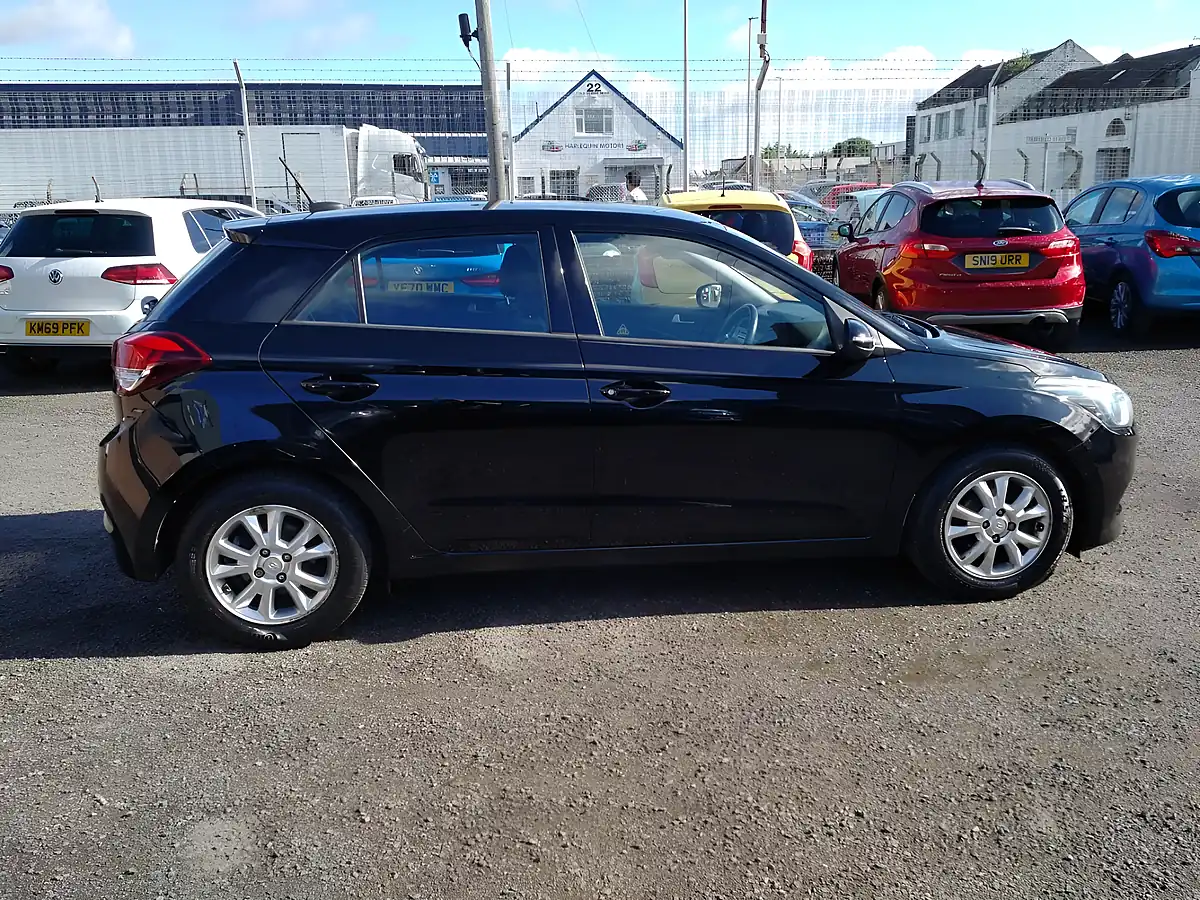 Used 2017 Hyundai i20 Se Black - Interior and Exterior details 8