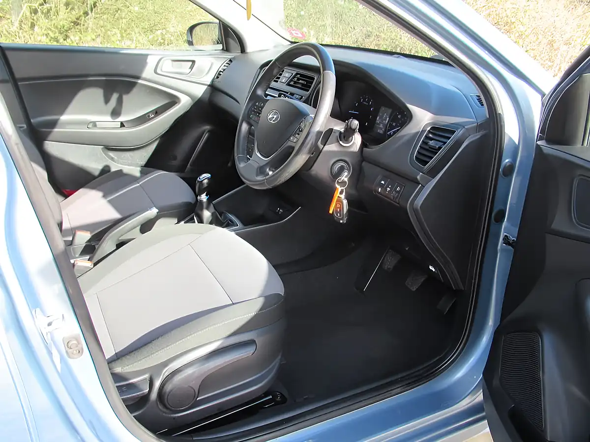 Used 2017 Hyundai I20 Se Blue - Interior and Exterior details 2