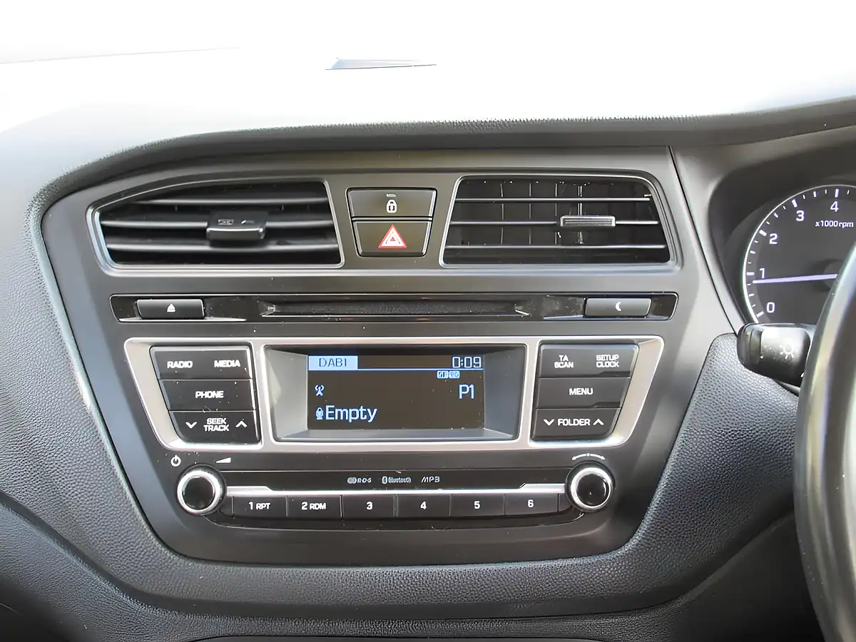 Used 2017 Hyundai I20 Se Blue - Interior and Exterior details 8