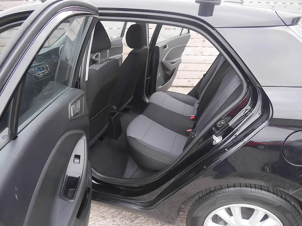 Used 2017 Hyundai I20 Se Phantom Black - Interior and Exterior details 12