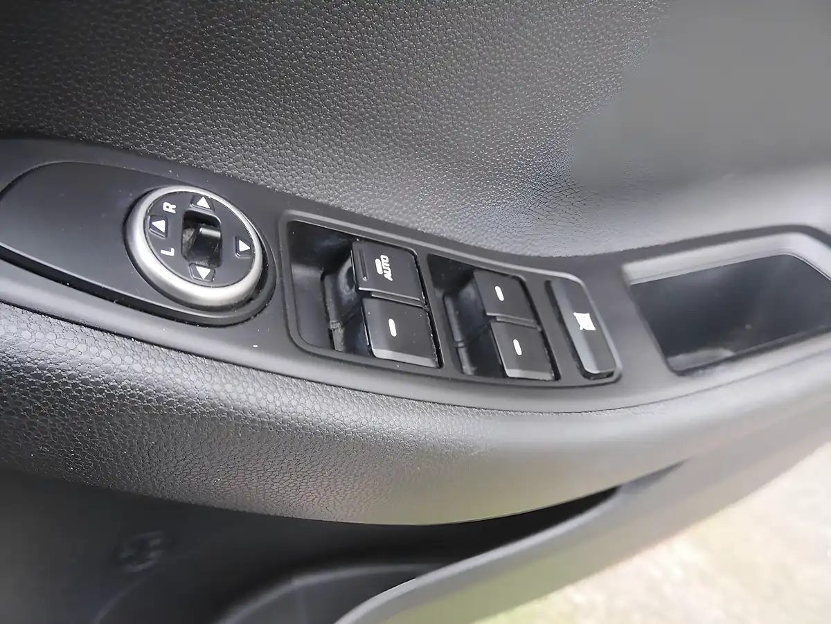 Used 2017 Hyundai I20 Se Phantom Black - Interior and Exterior details 17