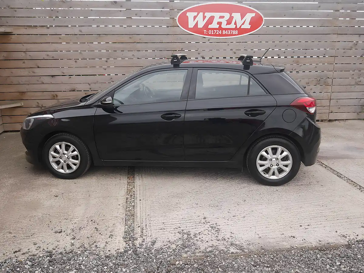 Used 2017 Hyundai I20 Se Phantom Black - Interior and Exterior details 7