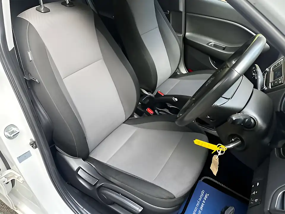 Used 2017 Hyundai i20 Se Polar White - Interior and Exterior details 12