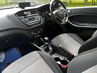 Used 2017 Hyundai i20 Se Polar White - Interior and Exterior details 13