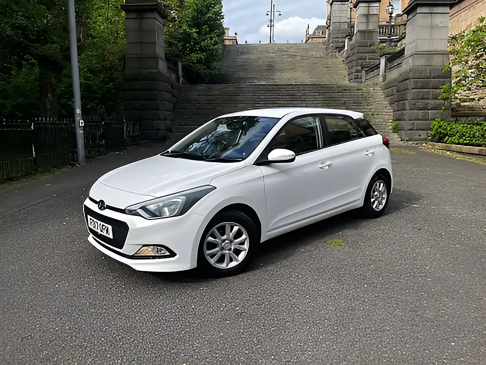 Used 2017 Hyundai i20 Se Polar White - Interior and Exterior details 17