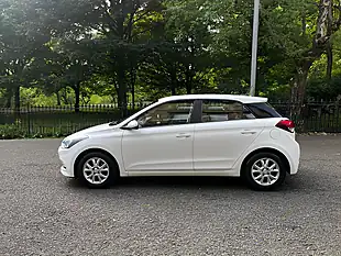 Used 2017 Hyundai i20 Se Polar White - Interior and Exterior details 2