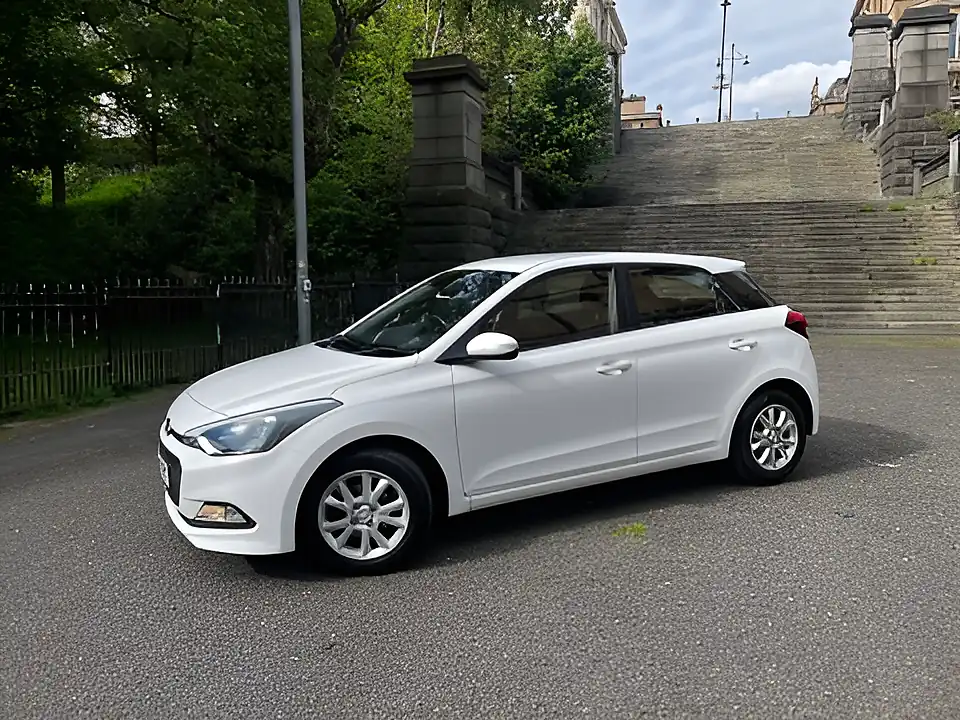Used 2017 Hyundai i20 Se Polar White - Interior and Exterior details 20