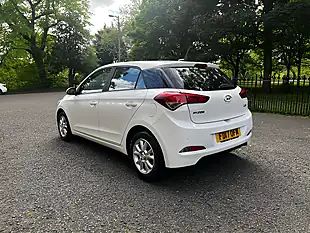Used 2017 Hyundai i20 Se Polar White - Interior and Exterior details 3