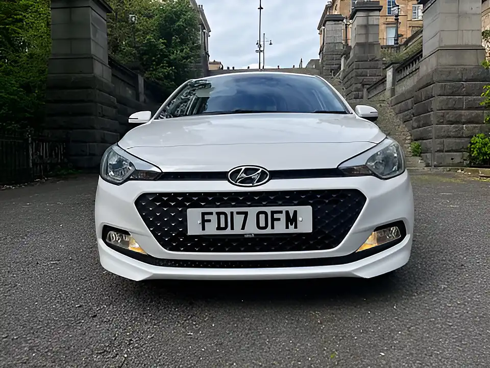 Used 2017 Hyundai i20 Se Polar White - Interior and Exterior details 4