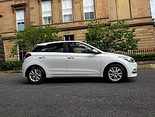 Used 2017 Hyundai i20 Se Polar White - Interior and Exterior details 6