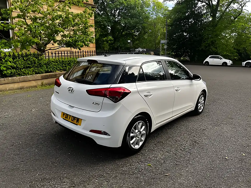 Used 2017 Hyundai i20 Se Polar White - Interior and Exterior details 7