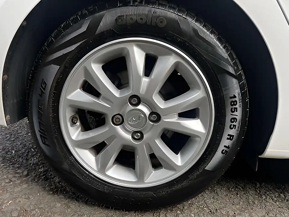 Used 2017 Hyundai i20 Se Polar White - Interior and Exterior details 8
