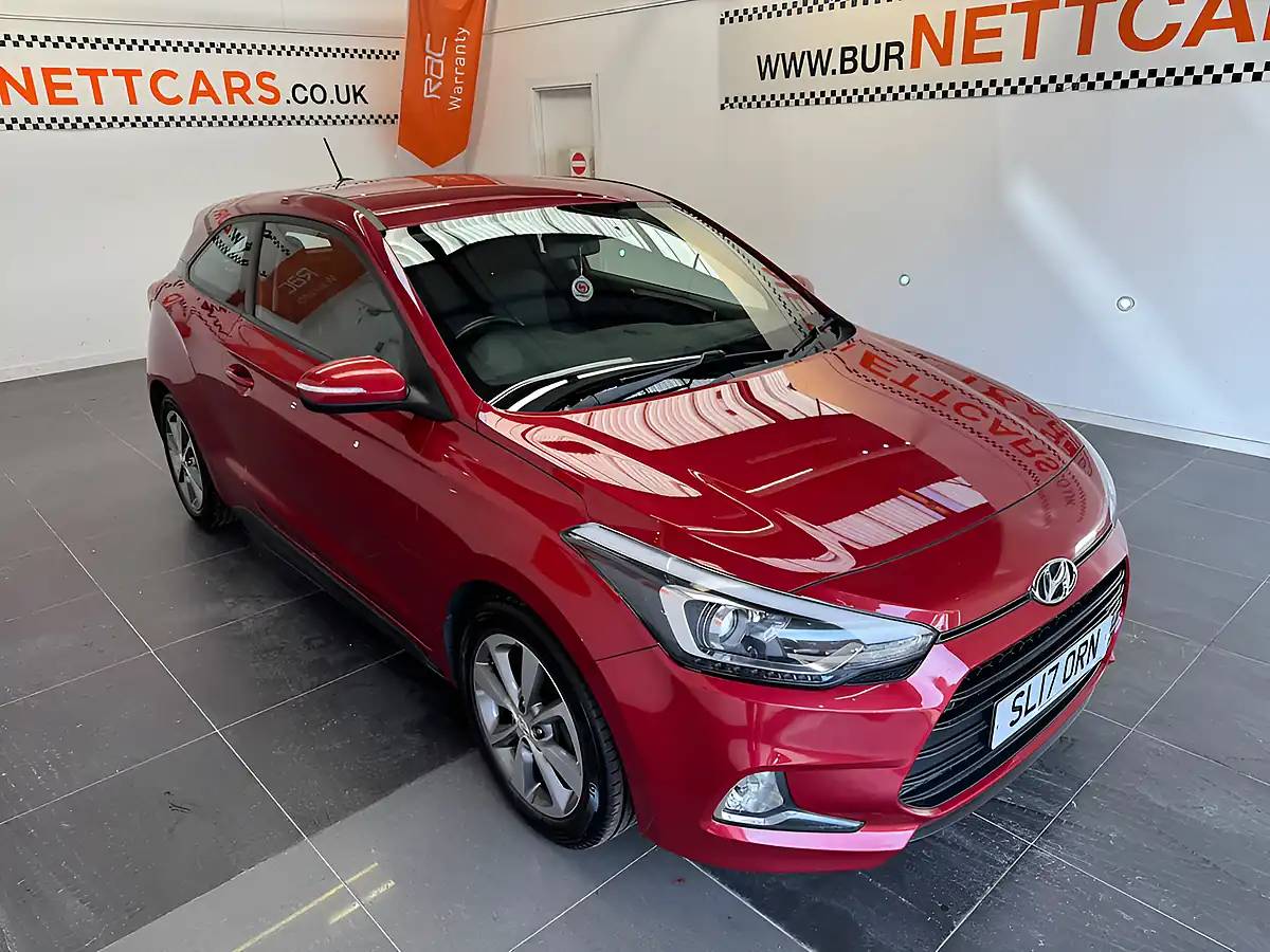 Used 2017 Hyundai i20 Se Red Metallic - Interior and Exterior details 13