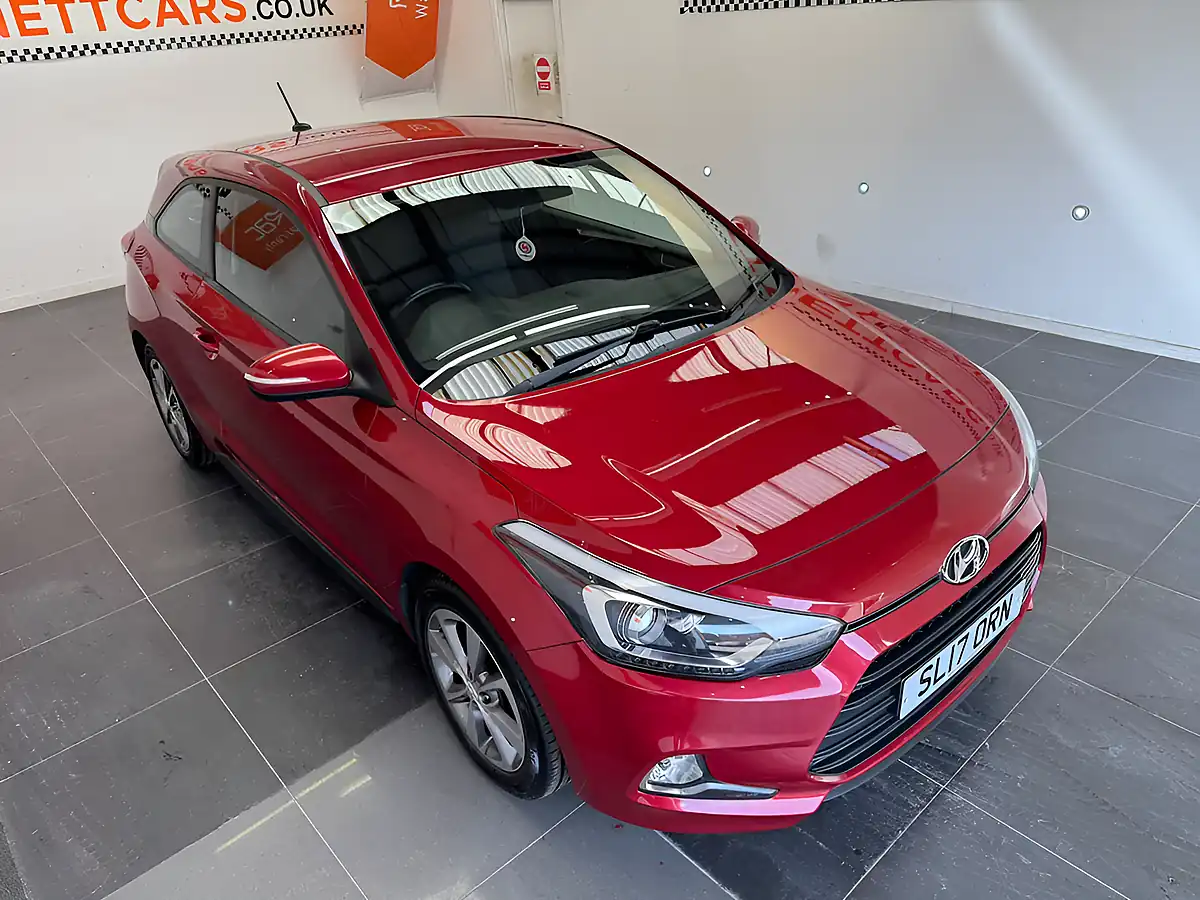 Used 2017 Hyundai i20 Se Red Metallic - Interior and Exterior details 17