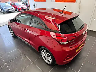 Used 2017 Hyundai i20 Se Red Metallic - Interior and Exterior details 20