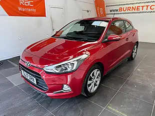 Used 2017 Hyundai i20 Se Red Metallic - Interior and Exterior details 3