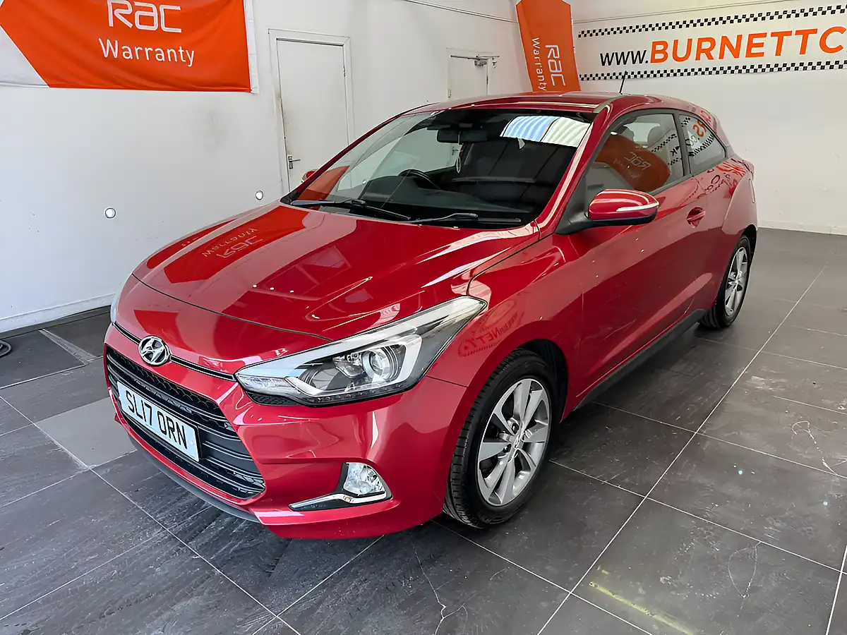 Used 2017 Hyundai i20 Se Red Metallic - Interior and Exterior details 3