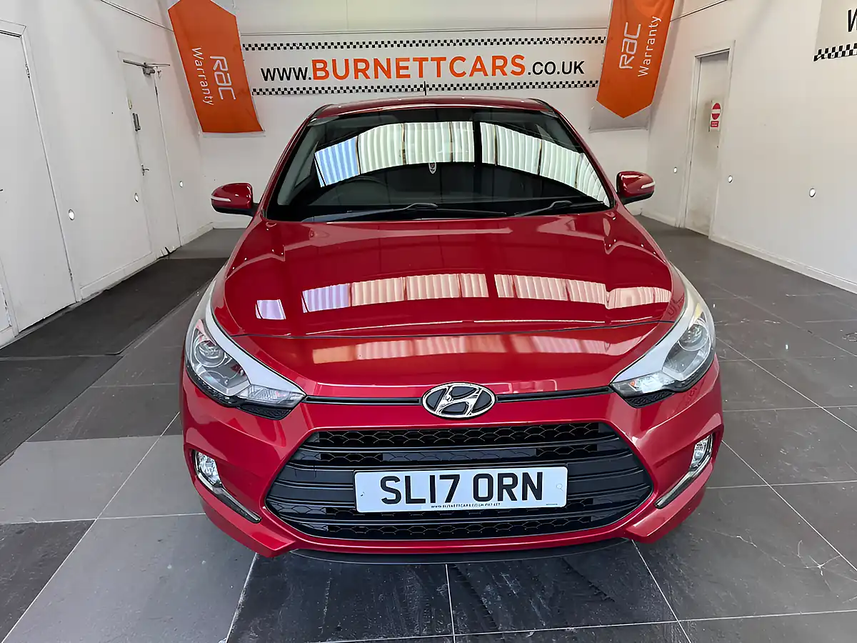 Used 2017 Hyundai i20 Se Red Metallic - Interior and Exterior details 5