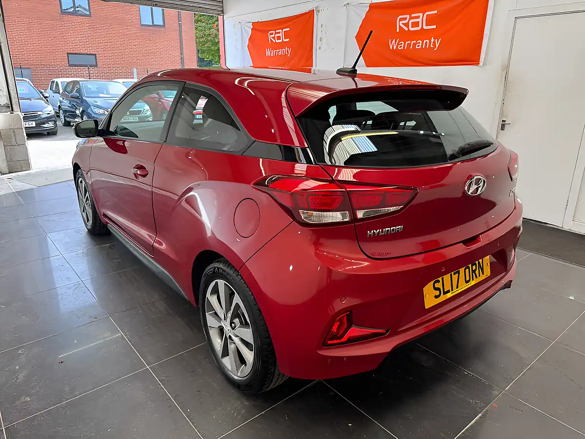 Used 2017 Hyundai i20 Se Red Metallic - Interior and Exterior details 6