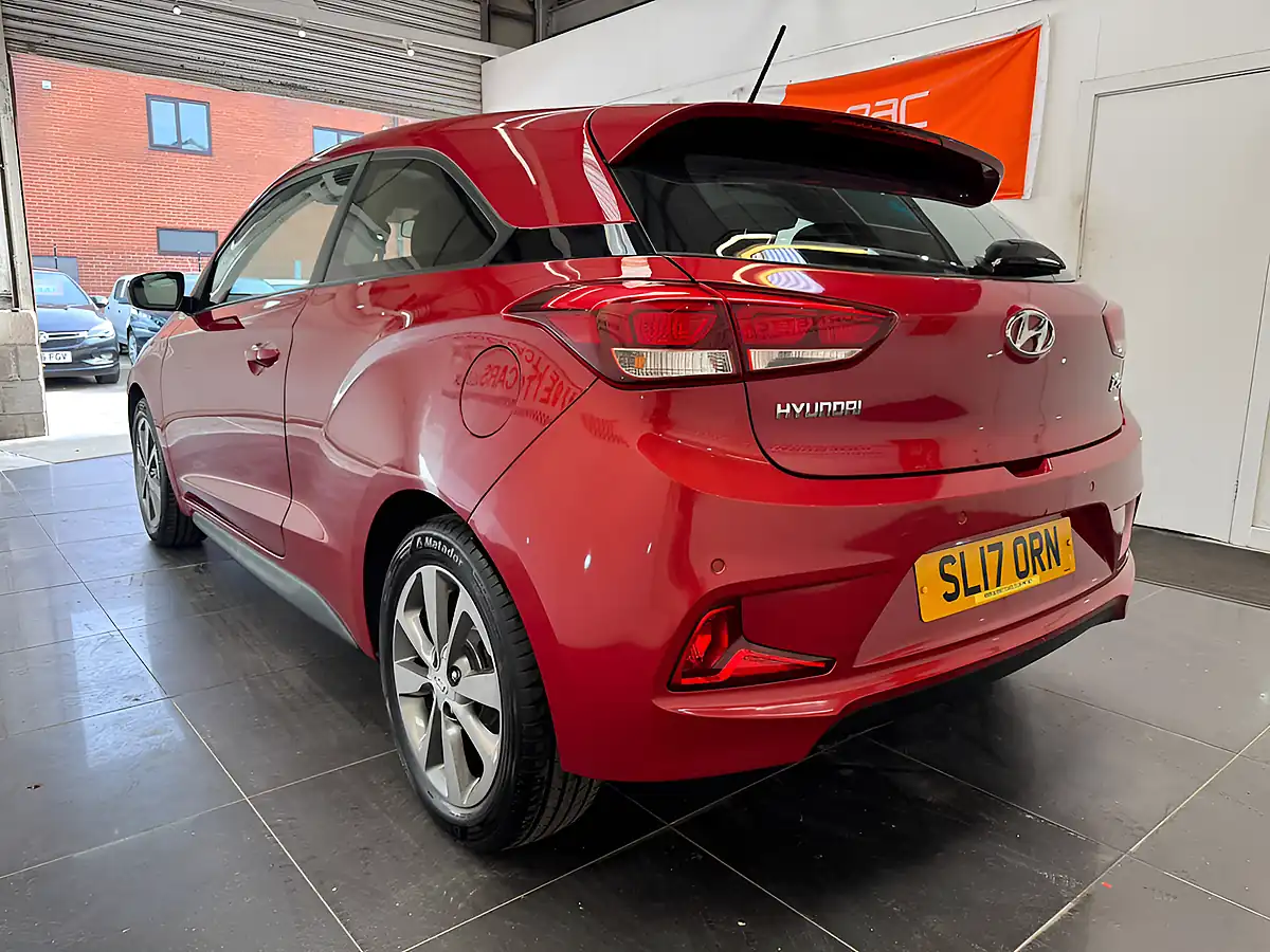Used 2017 Hyundai i20 Se Red Metallic - Interior and Exterior details 8