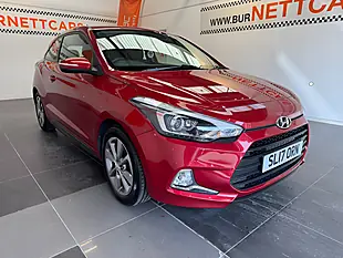 Used 2017 Hyundai i20 Se Red Metallic - Interior and Exterior details 9