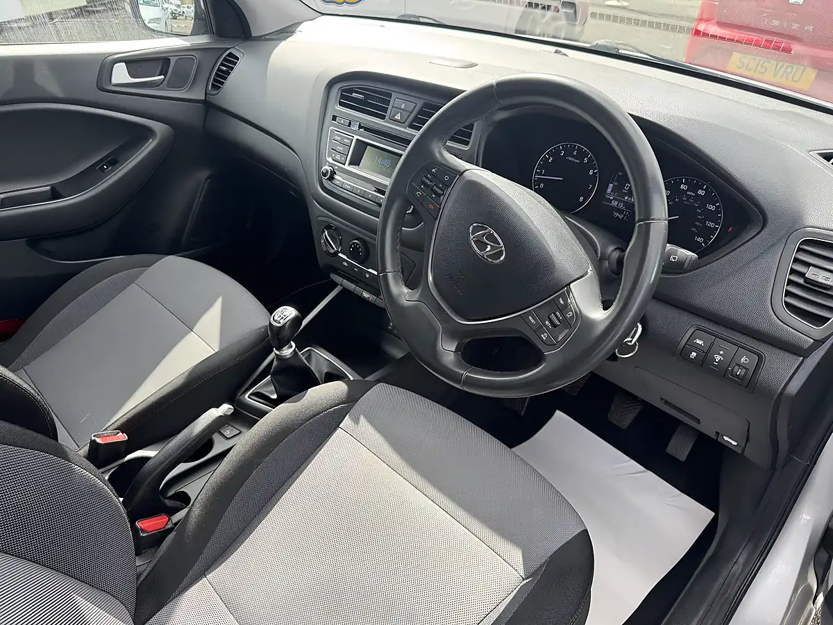 Used 2017 Hyundai I20 Se Silver - Interior and Exterior details 11
