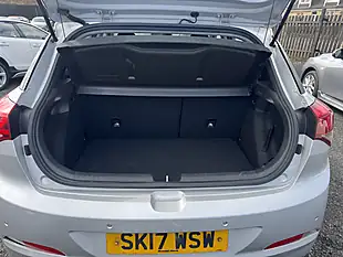 Used 2017 Hyundai I20 Se Silver - Interior and Exterior details 13
