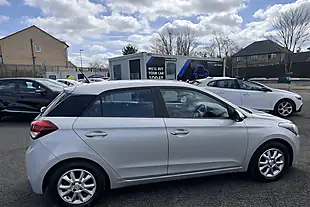 Used 2017 Hyundai I20 Se Silver - Interior and Exterior details 4