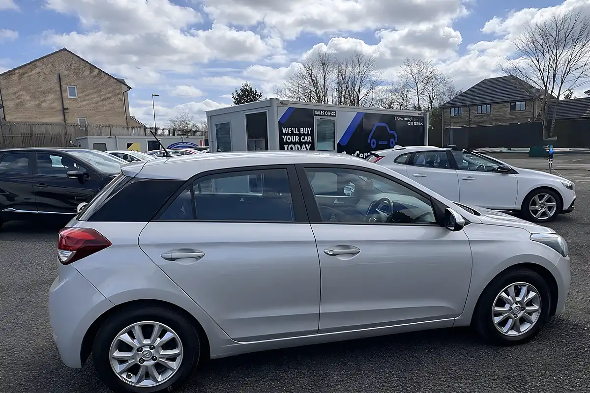 Used 2017 Hyundai I20 Se Silver - Interior and Exterior details 4
